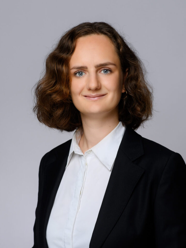 Julie Germeier juristische Mitarbeiterin RTPartner | Kanzlei RT & Partner